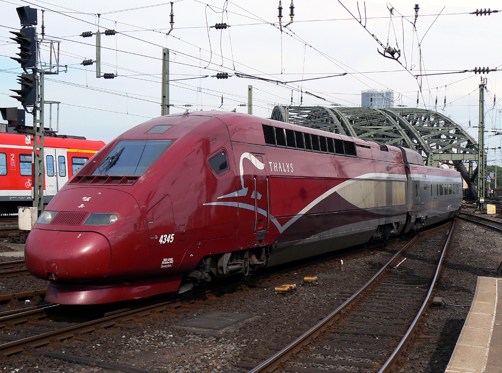 Thaly´s 4345 bei der Einfahrt in K�ln Hbf, aufgenommen am 17.06.2010