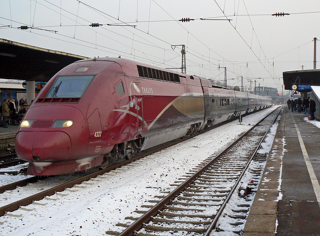 Thalys 4322 auf dem Weg von K�ln Deutzerfeld rtg K�ln Hbf f�r die Fahrt nach Paris(Nord) am 03.12.2010