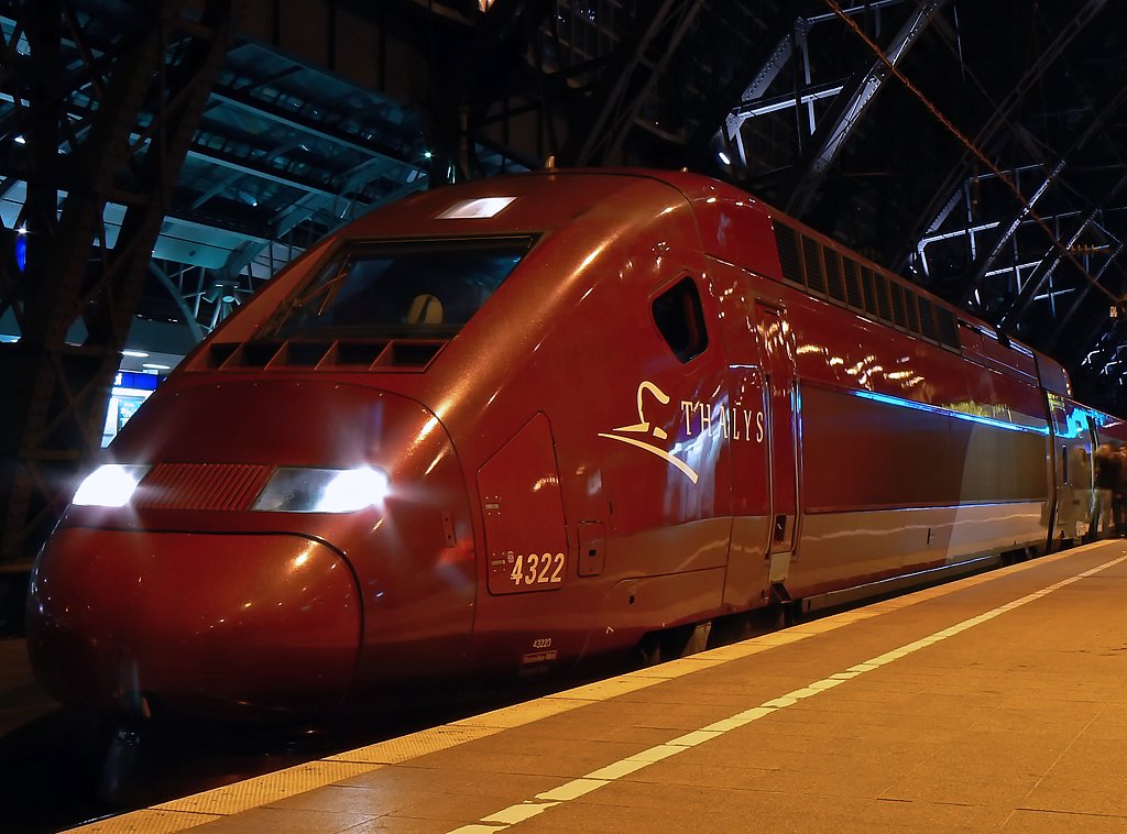 Thalys 4322 auf Gleis 7 in K�ln Hbf am 28.02.2010