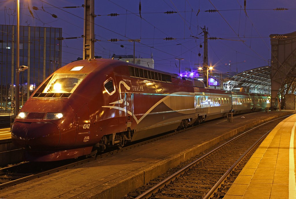 Thalys 4342 in K�ln Hbf an Gleis 8 am 20.02.2011