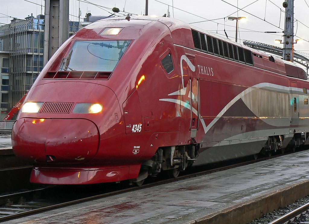 Thalys 4345 auf Gleis 8 in K�ln Hbf am 28.02.2010