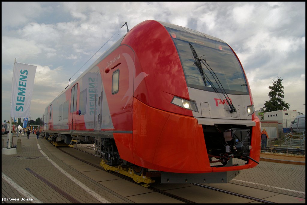 Triebzug Desiro Rus auf der Innotran 2012 in Berlin-Messe/S�d am 22.9.2012.