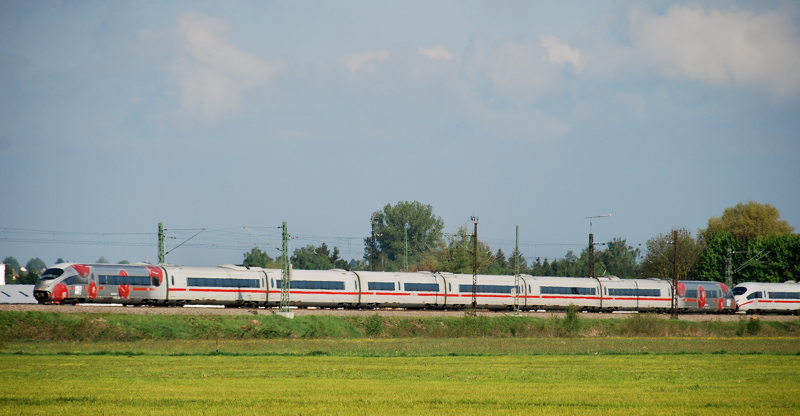 Und noch ein Damen-WM ICE! Triebk�pfe 403 054-0 + 403554-0. Aufgenommen am 04.05.11, kurz nach Burgau.