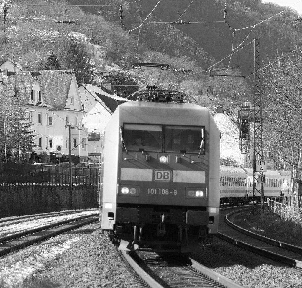 Und nocheinmal 101er durch Boppard. Diesmal in Schwarz-Weiss.

Patrick E.