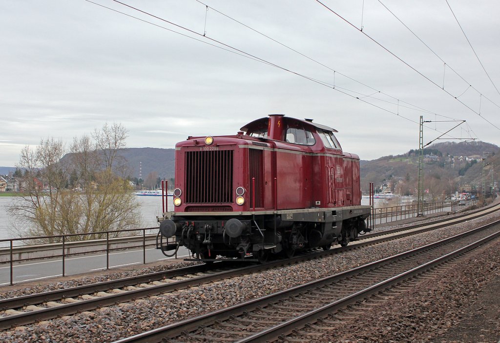 V100 2299 (212 229-9) der VEB Lz bei Dattenberg am 14.04.2013