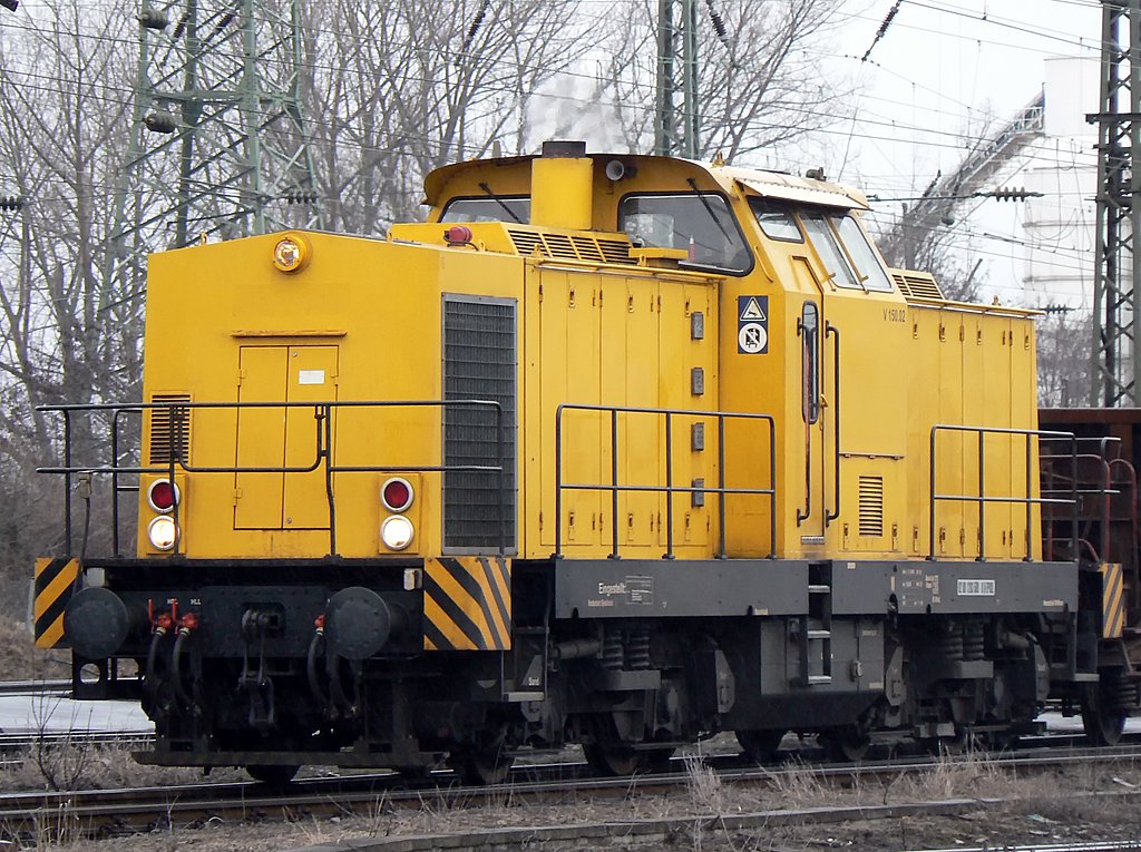 V150.02 der GSG Knape rangiert in Gremberg, zu dem war eine dunkelblaue V200 in der Ferne inmitten des Gbf´s auszumachen, leider nicht erreichbar gewesen ... :-(