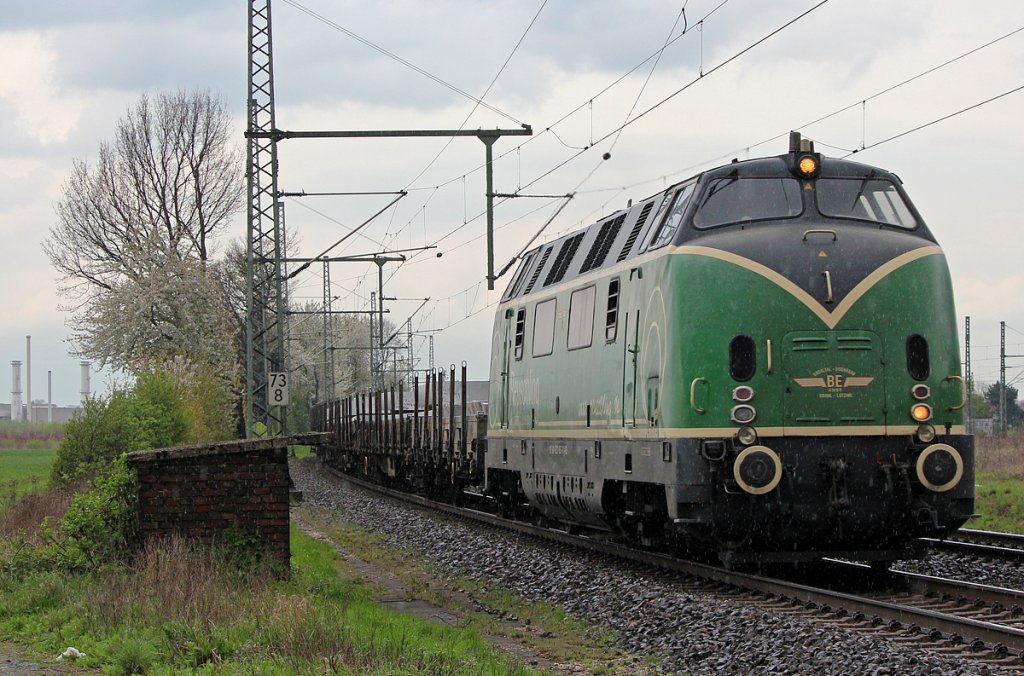 V200 053 der BEG mit Aluzug in Porz Wahn am 12.04.2012