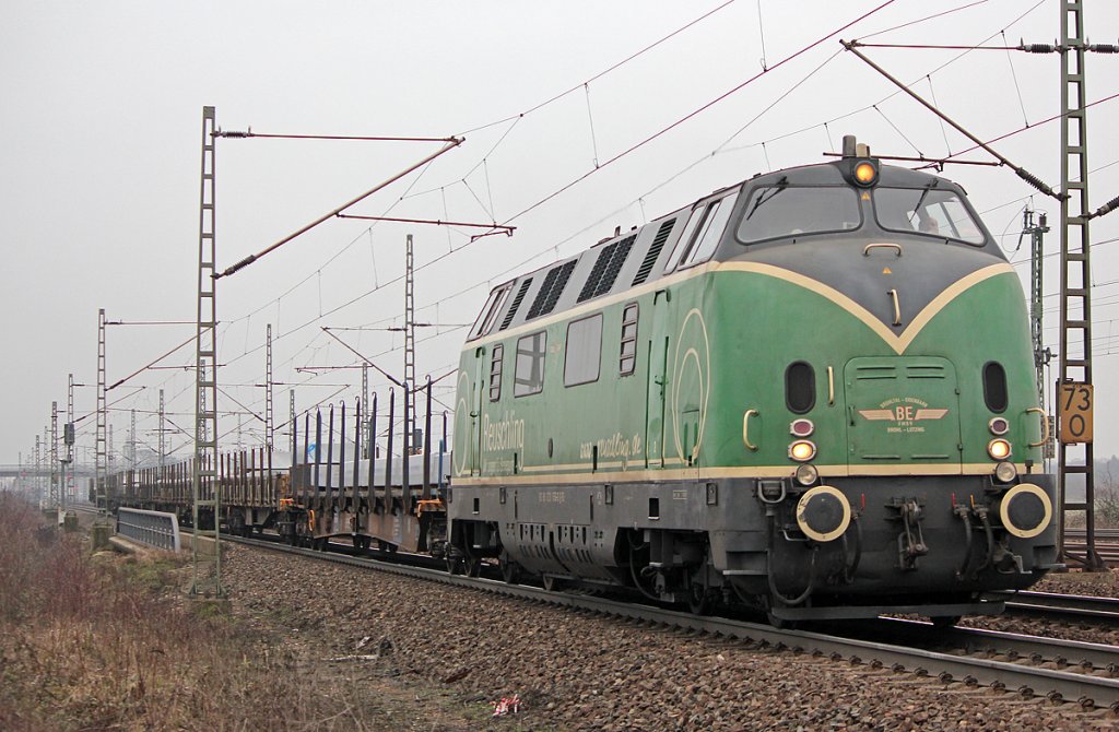 V200 053 mit ihrem Aluzug rtg Koblenz  auf der H�he Porz Wahn am 25.02.2011
