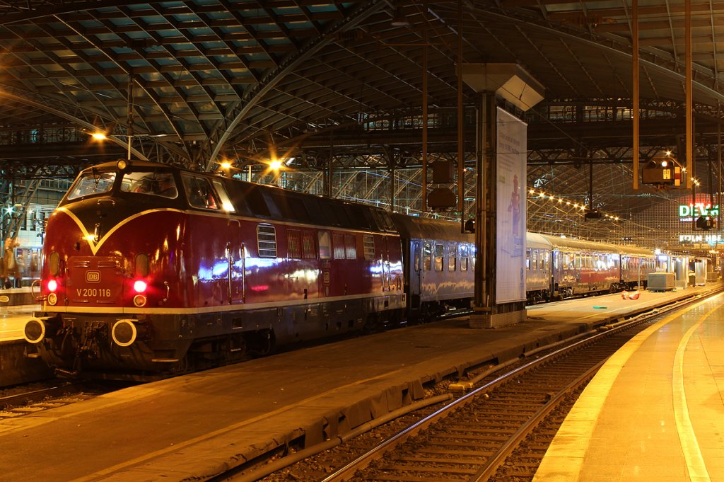 V200 116 mit Sonderzug aus Gerolstein in K�ln Hbf am 04.11.2012
