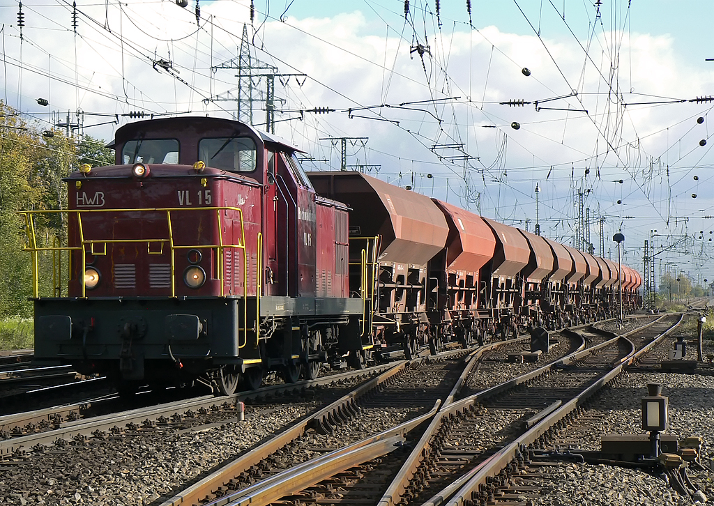 VL 15, ex DR 345 023, der HWB verl�sst Gremberg am 25.10.2010
