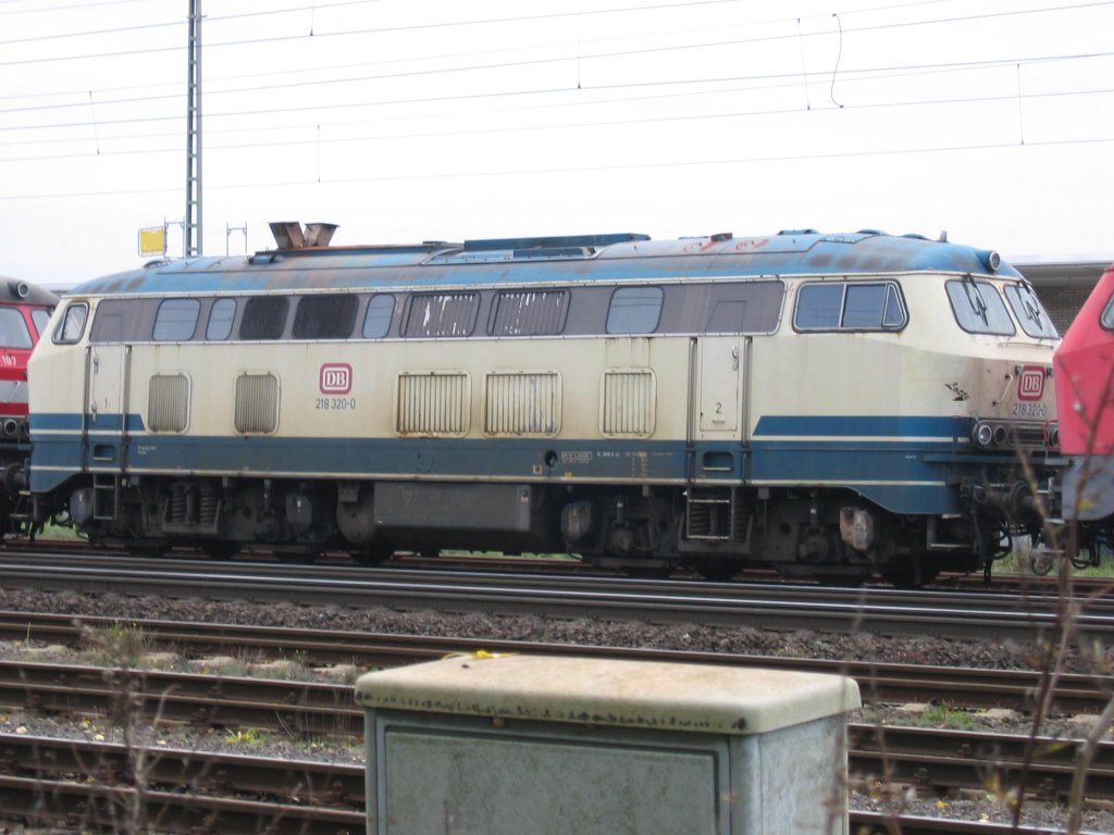 Wartet auf den Schneidbrenner:
218 320 in Bremen Sebaldsbr�ck