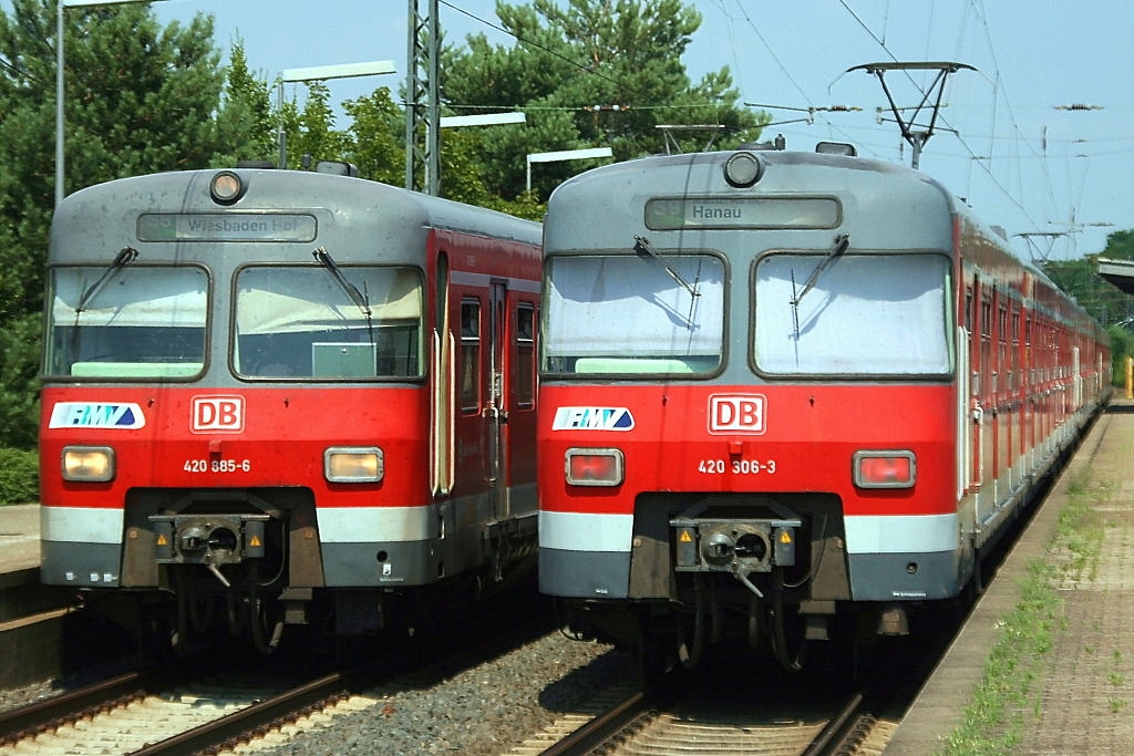 Zwei 420er nebeneinander aufgenommen am 14.07.2010 in Raunheim.