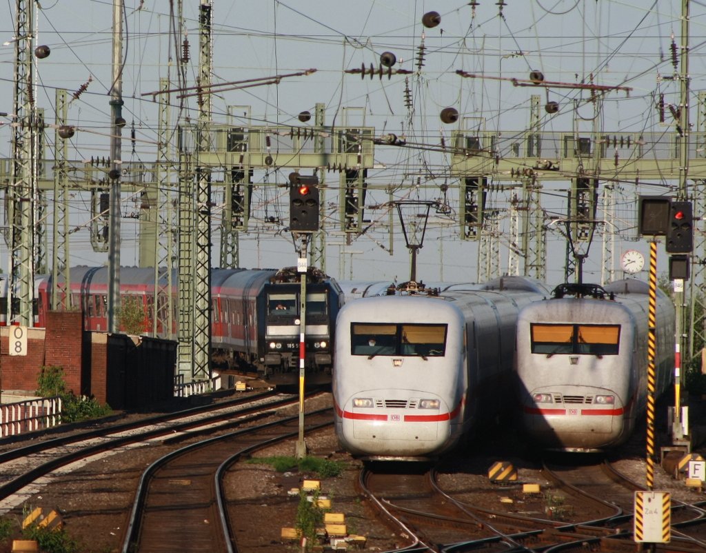 Zwischentzeitlich am 04.06.2010 wurde es immer wieder auf der Rampe zum Frankfurter Hbf ziemlich voll.