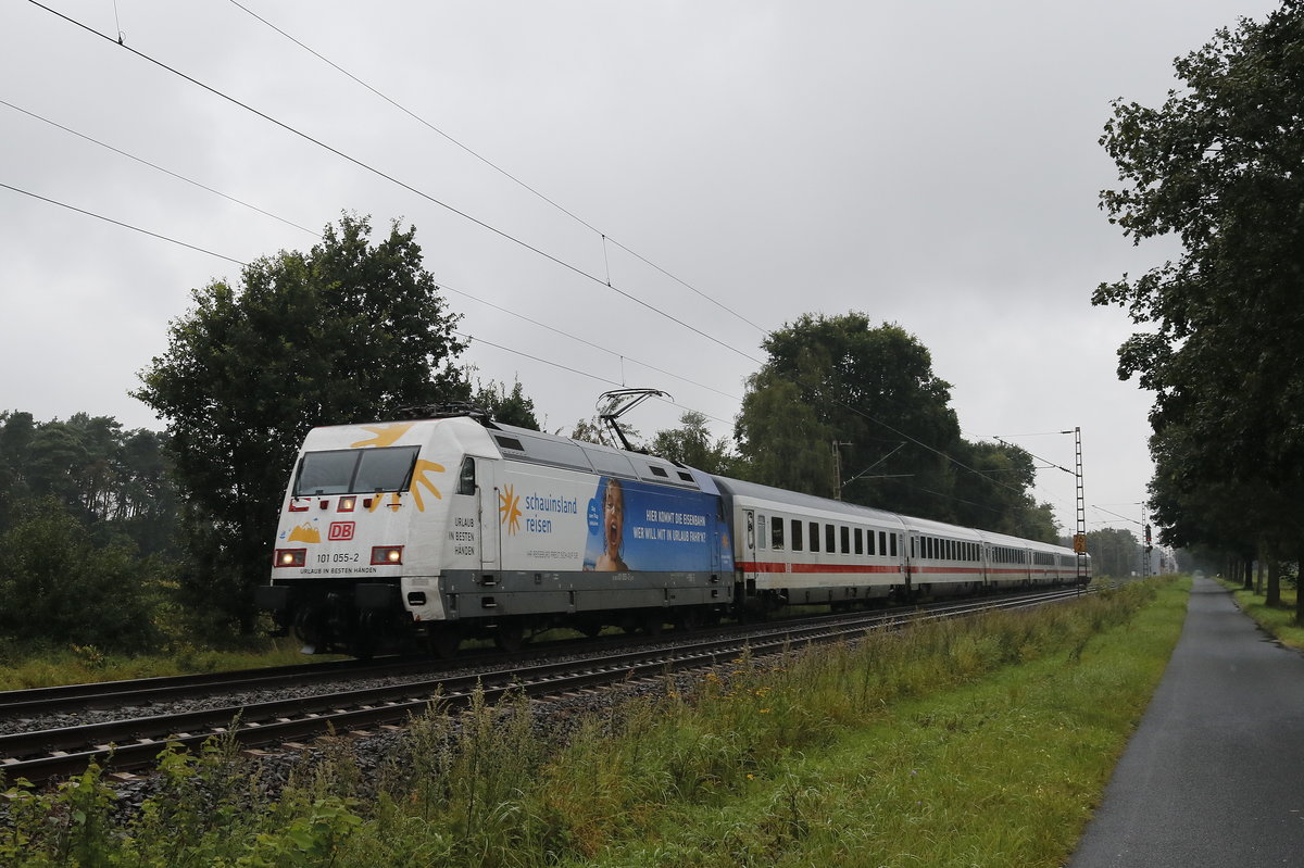 101 055-2  Schau in Land Reisen  mit einem IC am 11. August 2017 bei D�rverden.