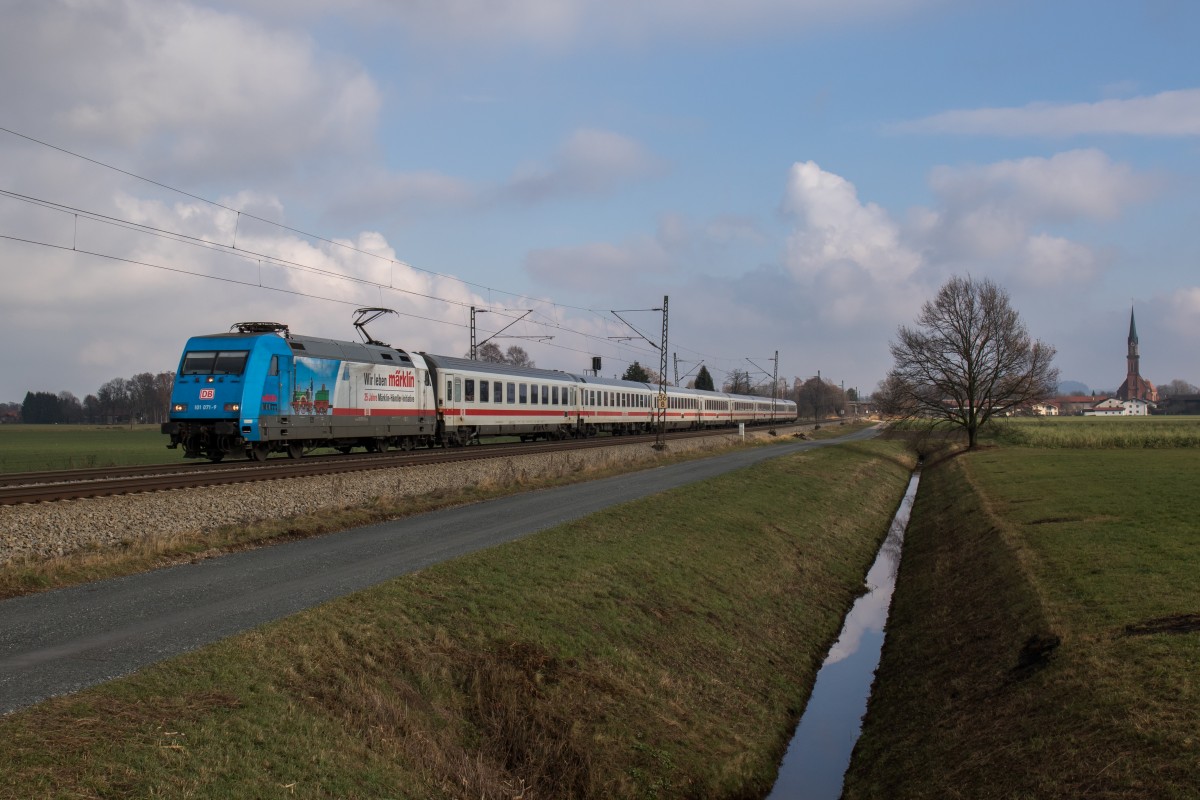 101 071-9 die  M�rklin-Lok  am 27. November 2015 aus Salzburg kommend bei �bersee am Chiemsee.