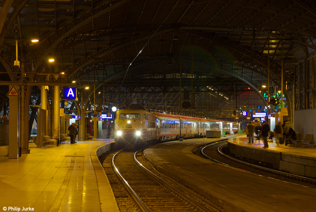 103 235-8 mit dem IC 118 (Salzburg Hbf - Münster(Westf) Hbf) am 14.02.2014 im Kölner Hbf.
