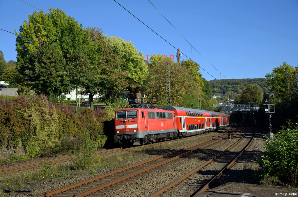 111 016-2 mit dem RE 10420 (Dortmund Hbf - Aachen Hbf) am 16.10.2016 in Wuppertal-Sonnborn.
