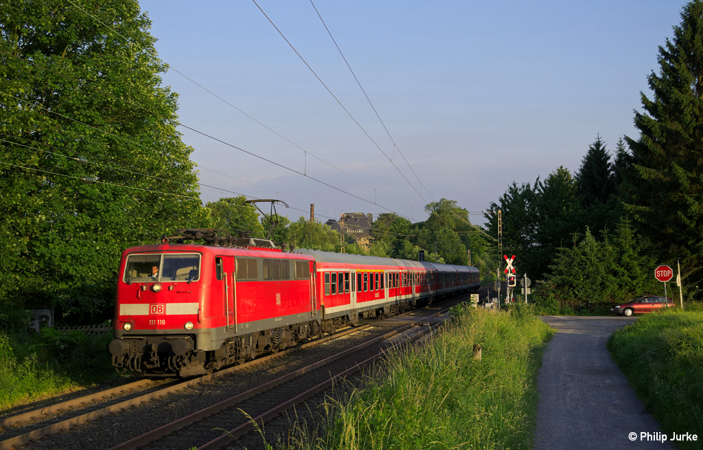 111 116-0 mit der RB 11132 (Köln Hbf - Wuppertal Hbf) am 11.06.2014 bei Solingen-Ohligs.