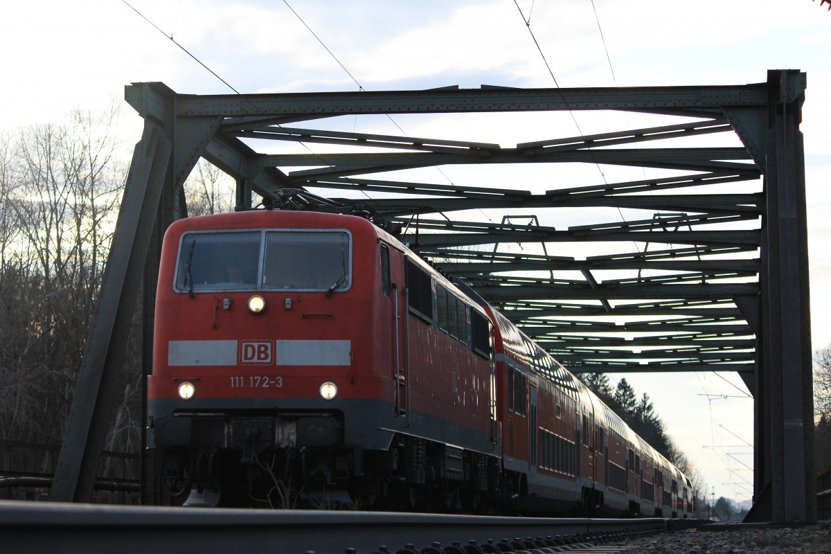 111 172-3 am 10. M�rz 2013 auf der Br�cke �ber die Tiroler Ache bei �bersee.