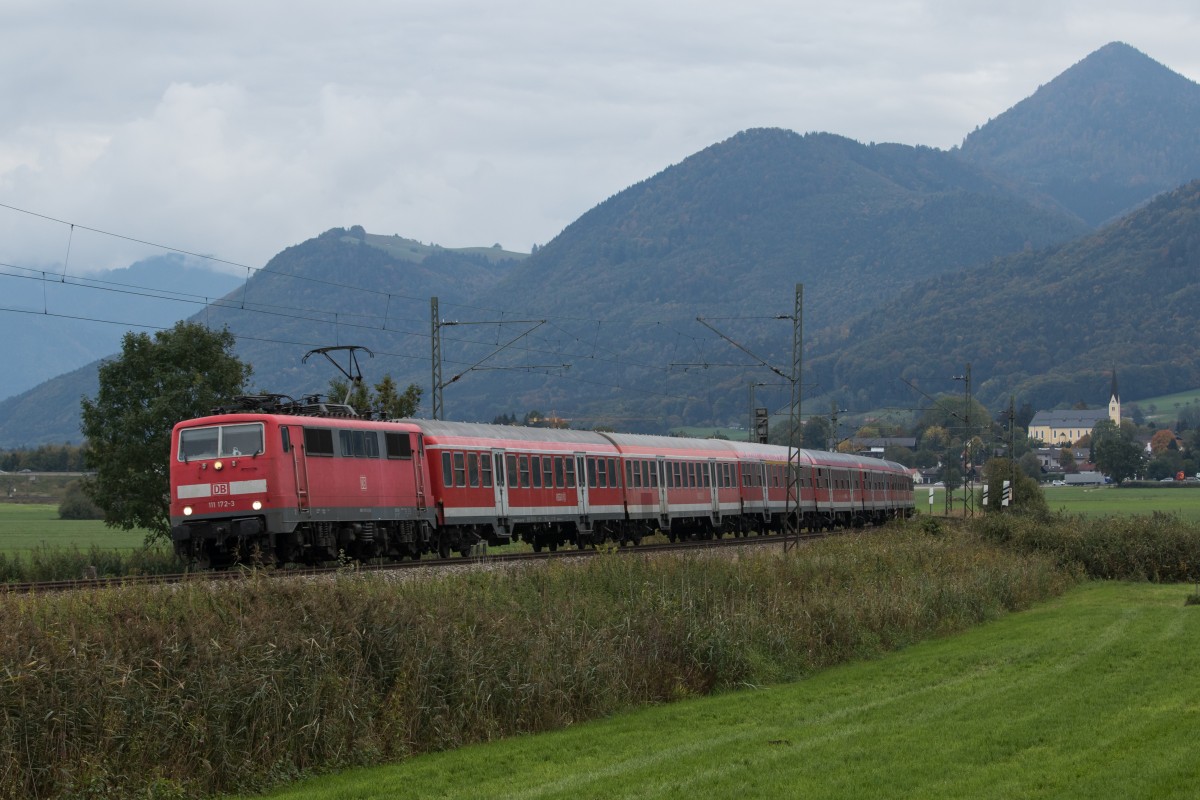 111 172-3 am 8. Oktober 2015 auf dem Weg von Freilassing nach M�nchen.