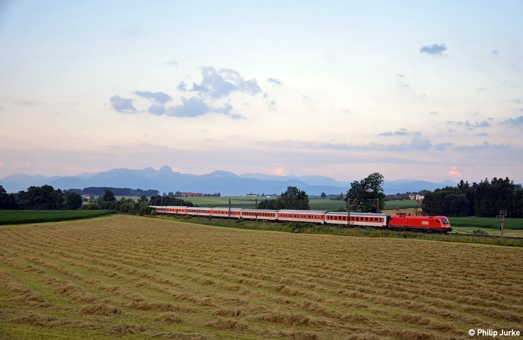 1116 037-3 mit dem CNL 484/40484 (Roma Termini / Milano Centrale - München Hbf) am 17.07.2014 bei Haus.
