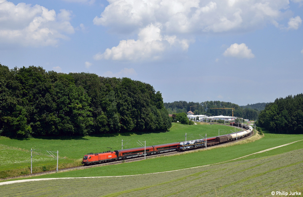1116 042-3 mit dem RJ 60 (Budapest-Keleti - München Hbf) am 17.07.2014 bei Axdorf.

