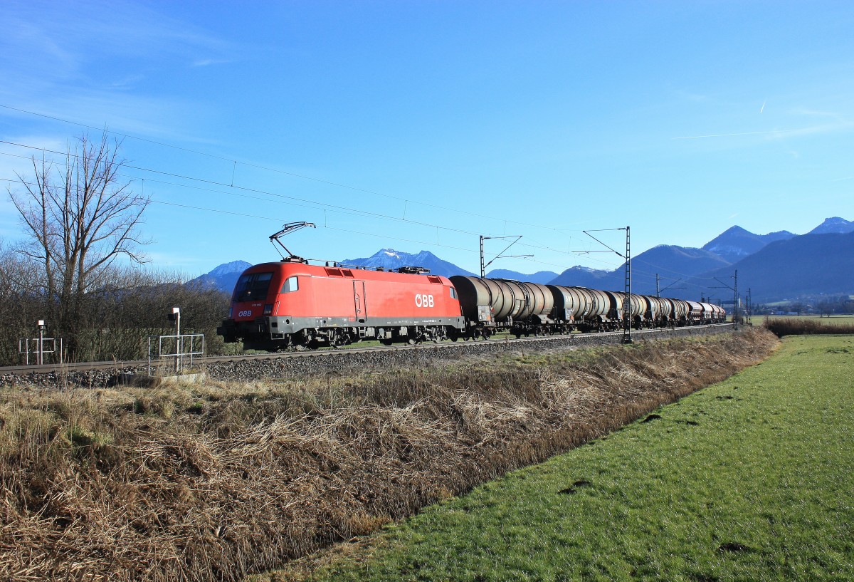1116 052-2 mit einem gemischten G�terzug aus Salzburg kommend am 23. Dezember 2013 bei Weisham.