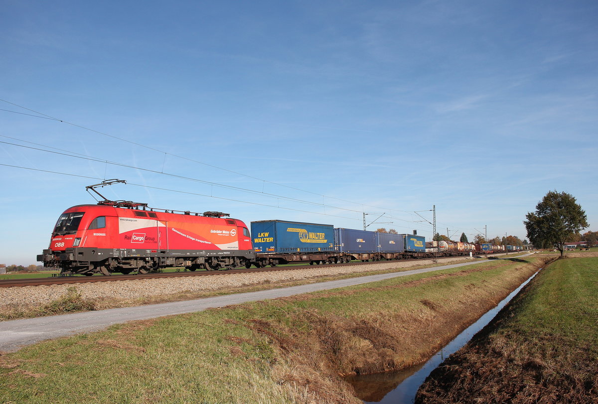 1116 072-0 kam mit reichlich Versp�tung am 1. November 2016 mit dem  Walther-Zug  aus Salzburg, aufgenommen bei �bersee am Chiemsee.