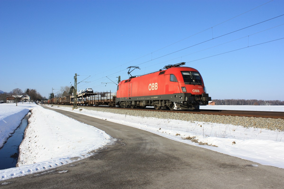 1116 078-7 mit einem gemischten G�terzug am 10. Februar 2013 bei �bersee.