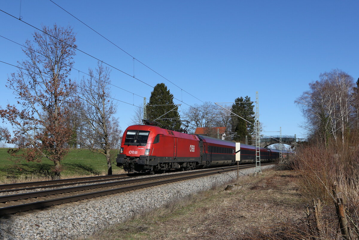 1116 090 aus Salzburg kommend am 25. Februar 20224 bei �bersee am Chiemsee.