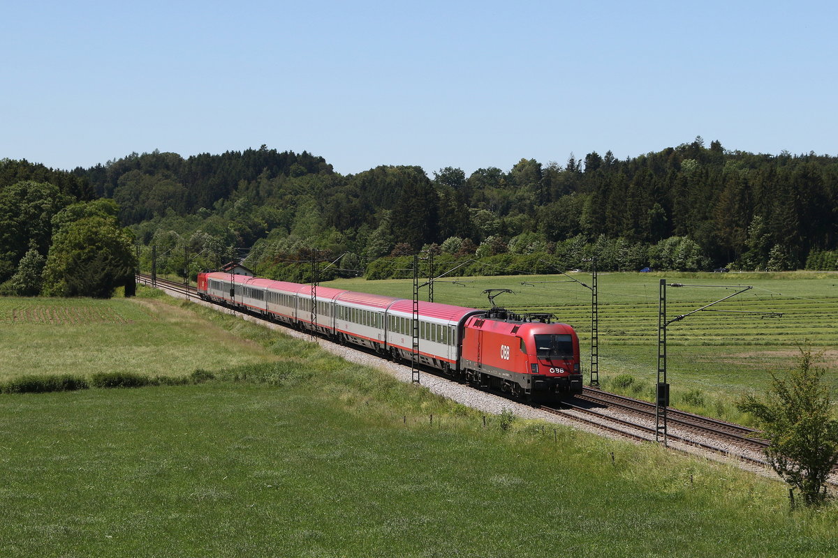 1116 097 mit einem  EC  aus M�nchen kommend am 12. Juni 2020 kurz vor Bad Endorf.