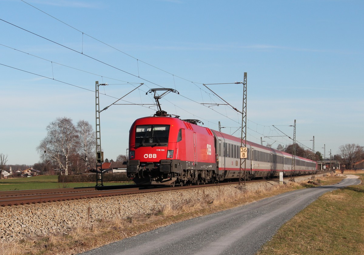 1116 100 war am 28. Dezember 2015 bei �bersee schiebend in Richtung Salzburg unterwegs.