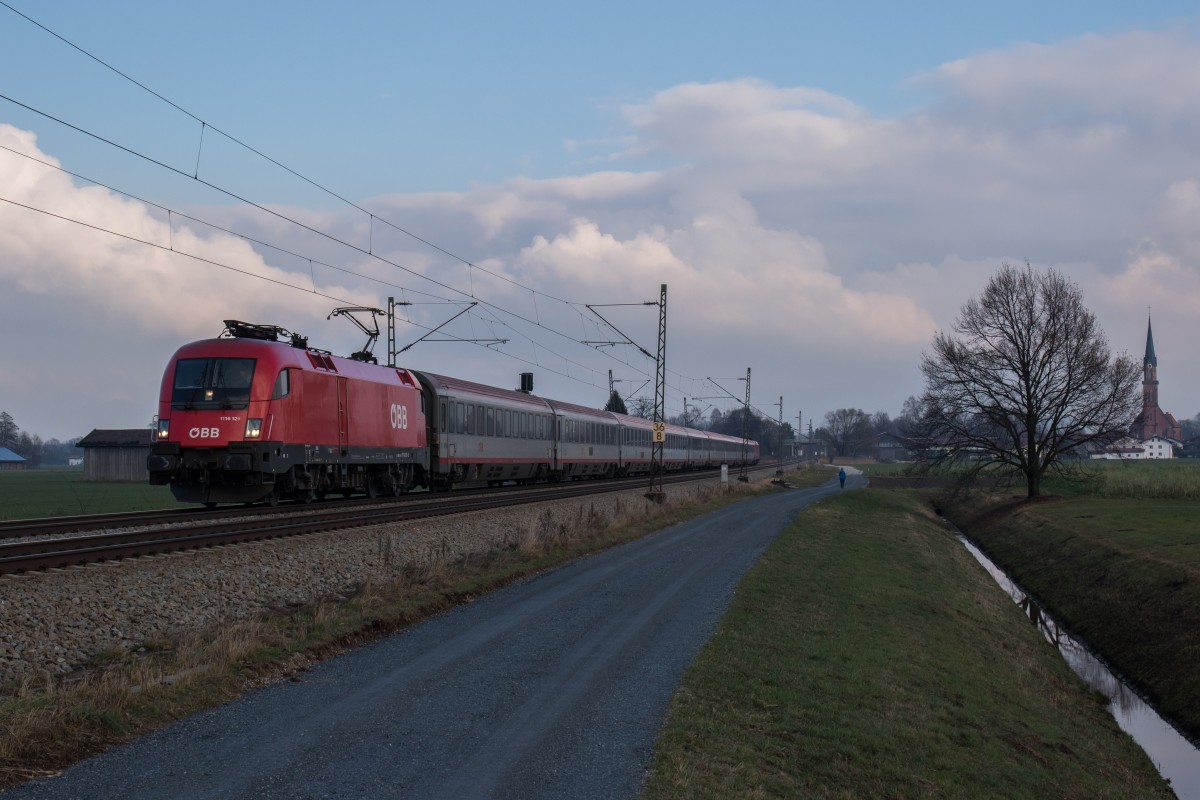 1116 121-5 am 27. November 2015 aus Salzburg kommend bei �bersee am Chiemsee.