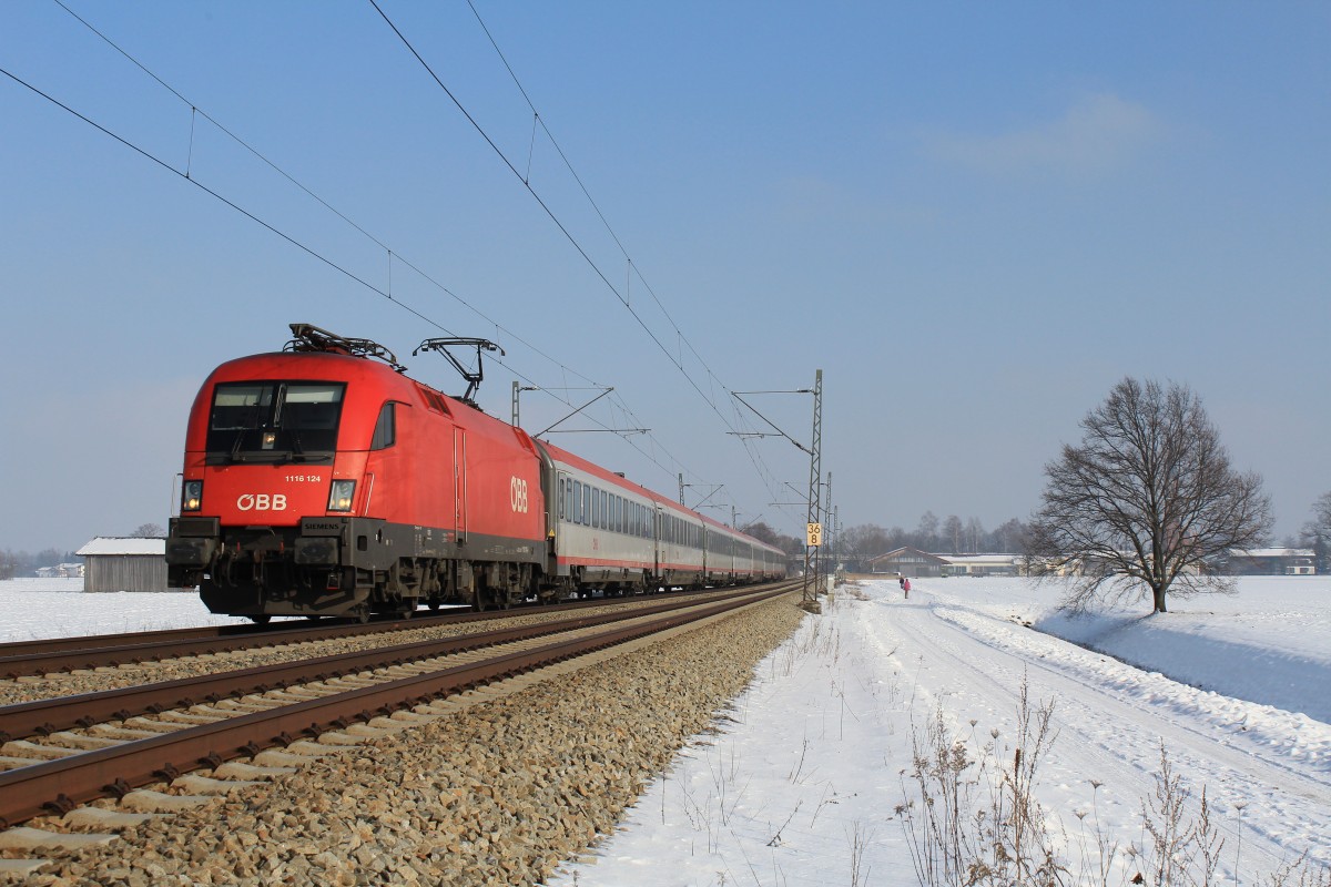 1116 124-9 aus Salzburg kommend am 26. Januar 2013 bei �bersee am Chiemsee.