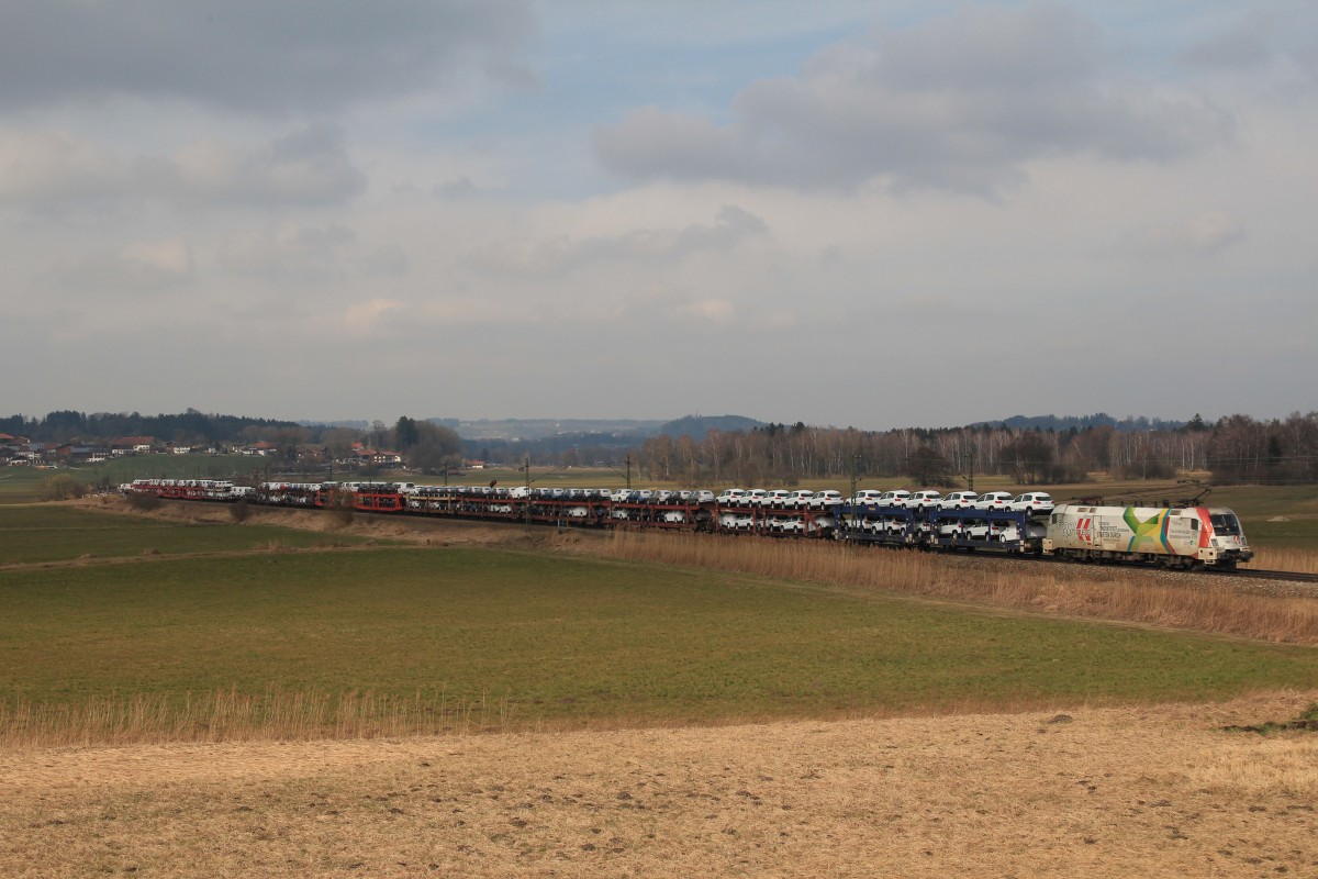 1116 130 der  Frontrunner-Taurus  mit einem Autozug am 1. März 2013 bei Bernau am Chiemsee.