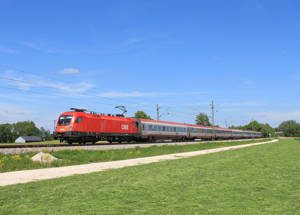 1116 136-1 aus Salzburg kommend am 14. Mai 2013 bei �bersee.
