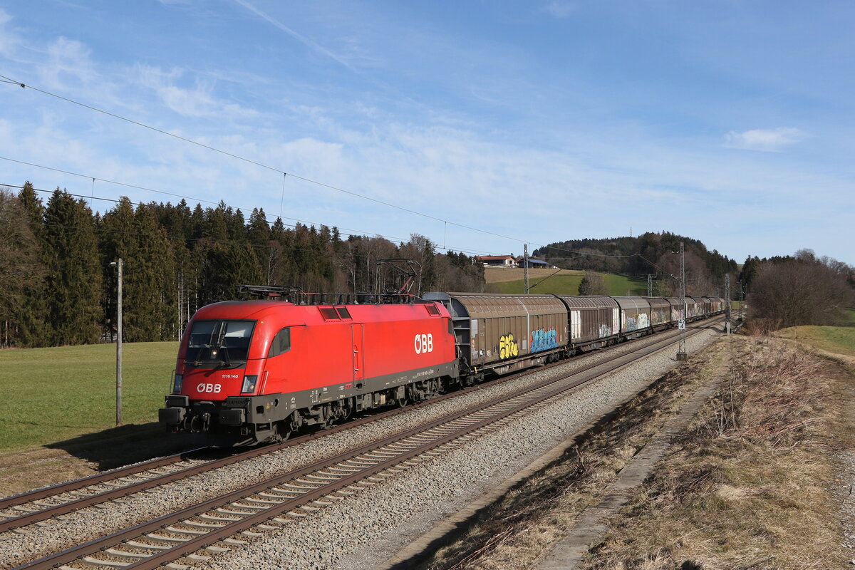 1116 140 aus Salzburg kommend am 22. Februar 2023 bei H�tt im Chiemgau.