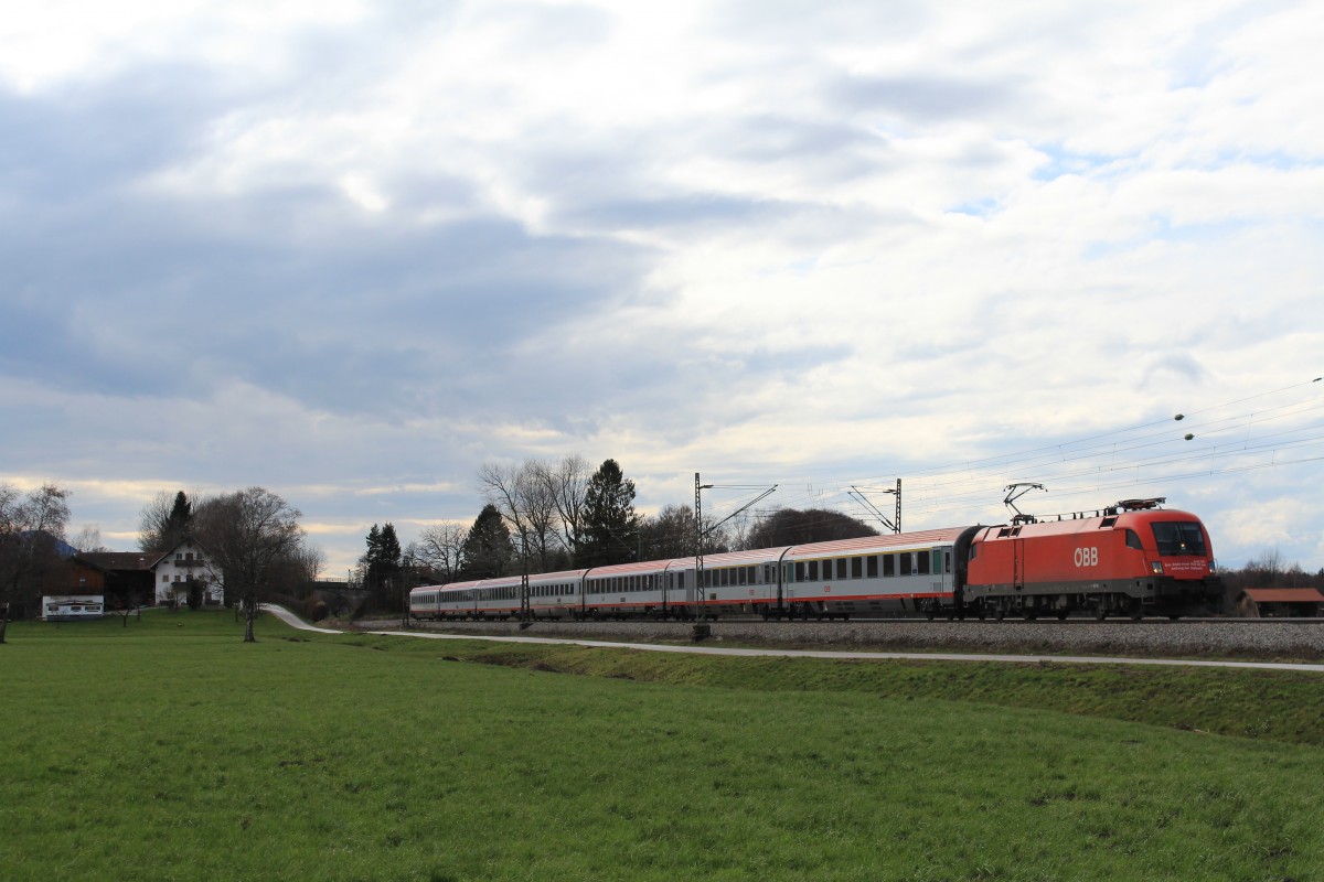 1116 147-0 am 12. April 2013 bei �bersee in Richtung Salzburg fahrend.