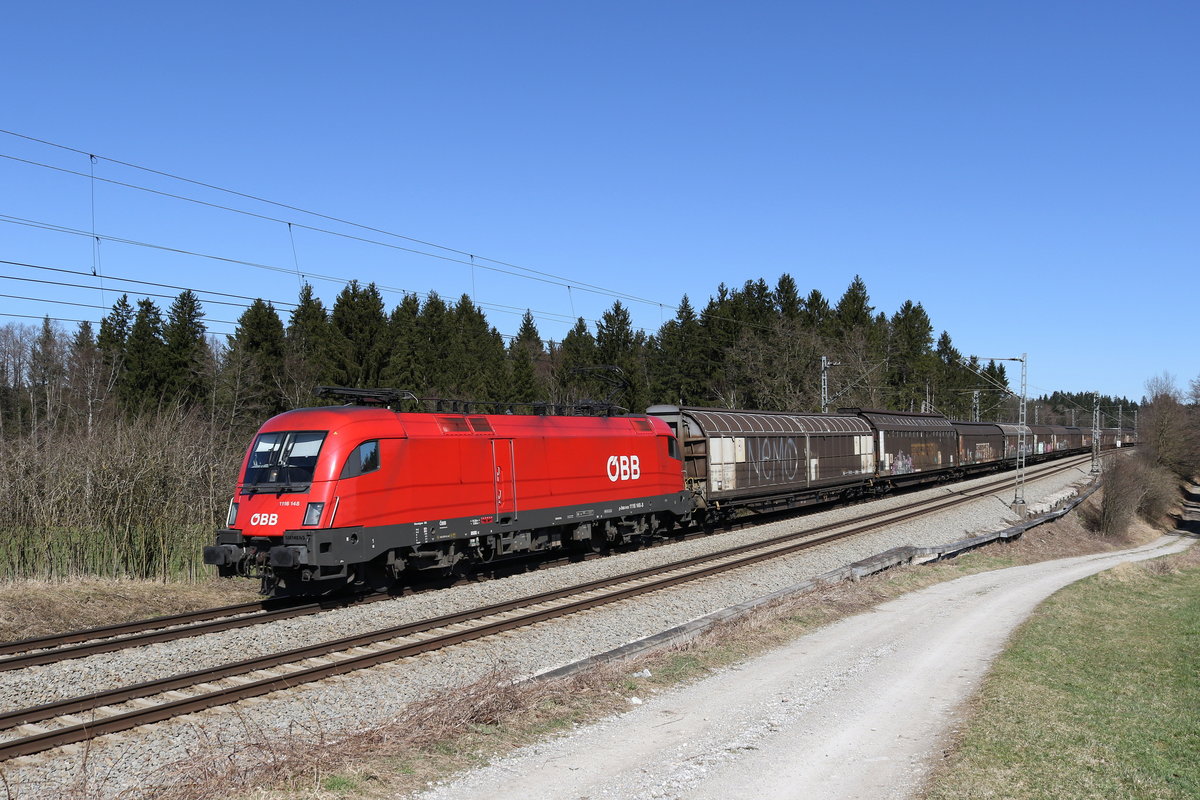 1116 148 mit Schiebewandwagen aus Salzburg kommend am 16. M�rz 2020 bei Grabenst�tt im Chiemgau.