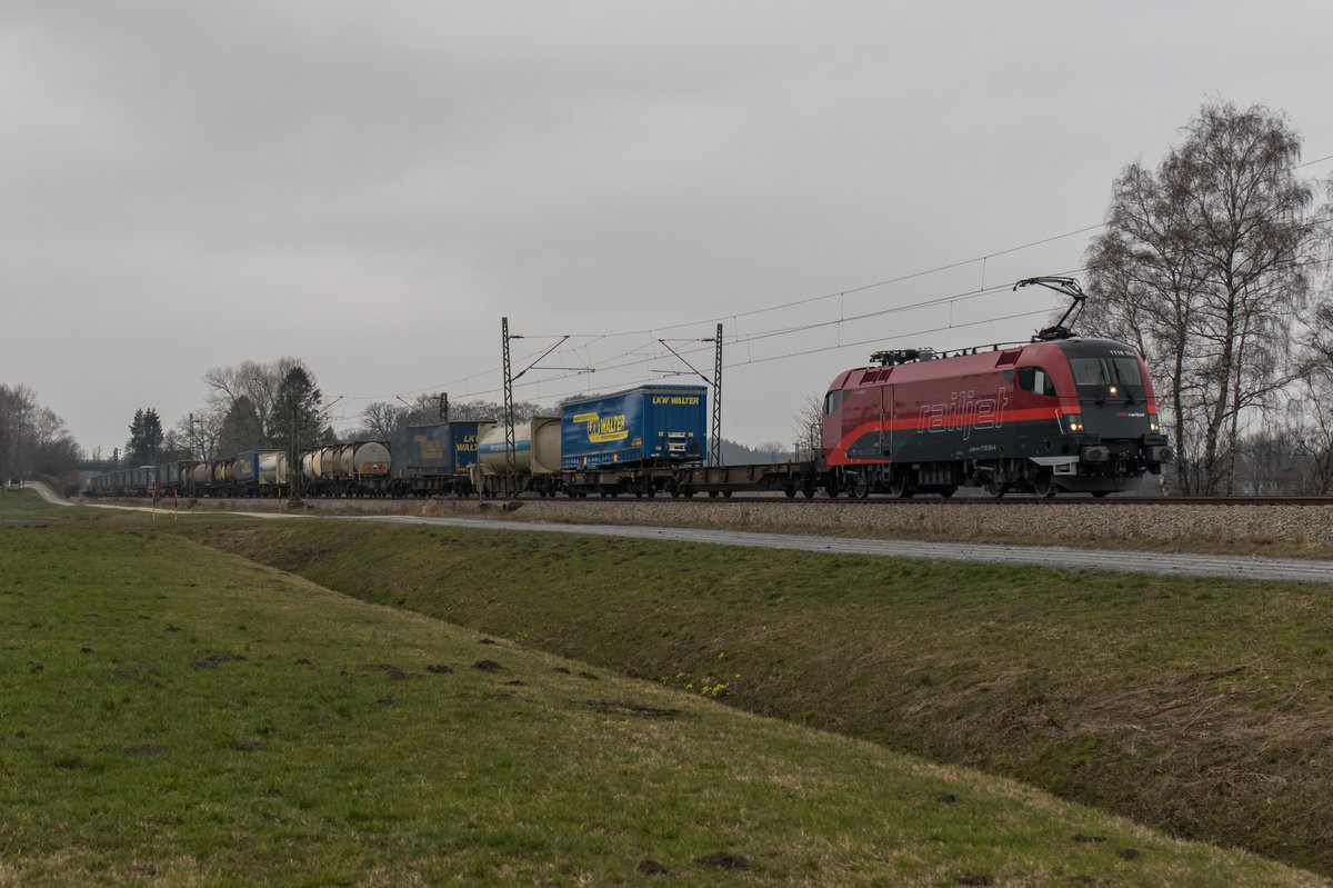 1116 154-6 mit dem  Walter -Zug am 12. M�rz 2016 bei �bersee am Chiemsee.
