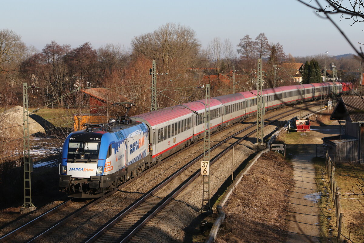 1116 159  SPARDA-Bank  mit dem EC 212 aus Salzburg kommend am 16. Januar 2022 in �bersee am Chiemsee.