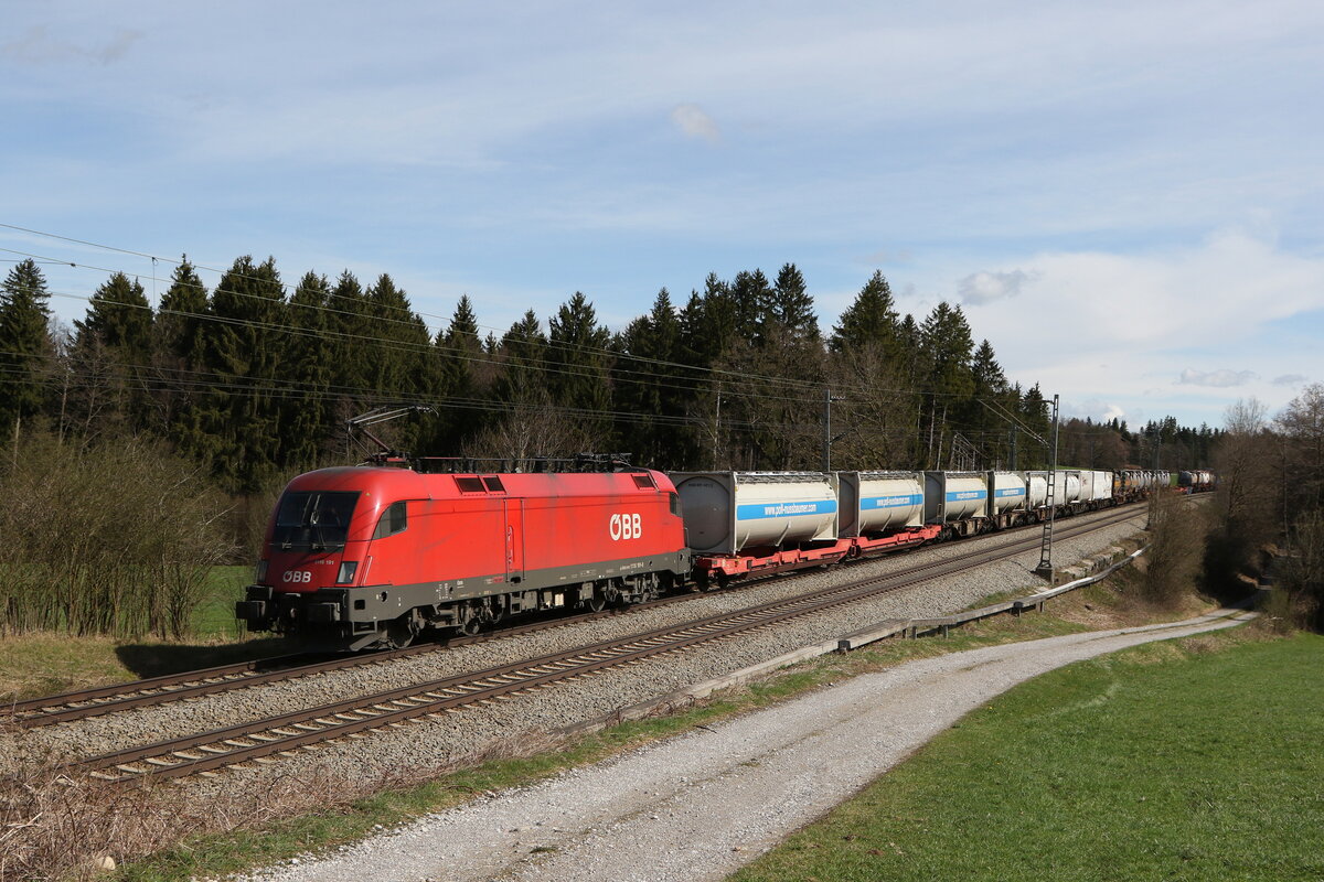 1116 191 mit dem  Walter-KLV  aus Salzburg kommend am 7. April 2022 bei Grabenst�tt.