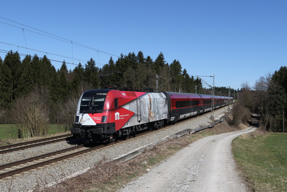 1116 200  Demokratie in Bewegung  schob am 16. M�rz 2020 bei Grabenst�tt im Chiemgau einen Railjet in Richtung Salzburg.