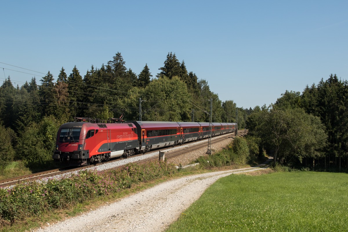 1116 203 aus Salzburg kommend am 12. September 2015 bei Grabenst�tt.