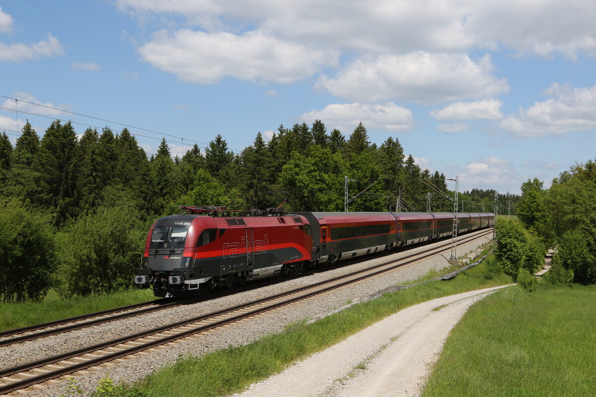1116 203 aus Salzburg kommend am 30. Mai 2021 bei Grabenst�tt.