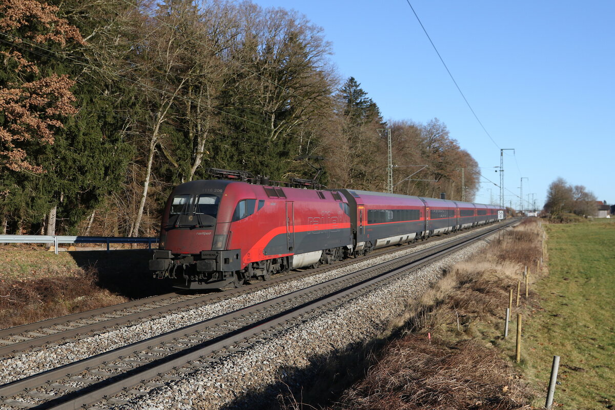 1116 206 aus Salzburg kommend am 18. Dezember 2025 bei Hufschlag.