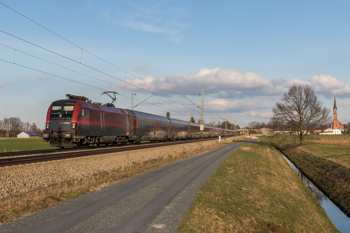 1116 207 aus Salzburg kommend am 24. Februar 2016 bei �bersee am Chiemsee.
