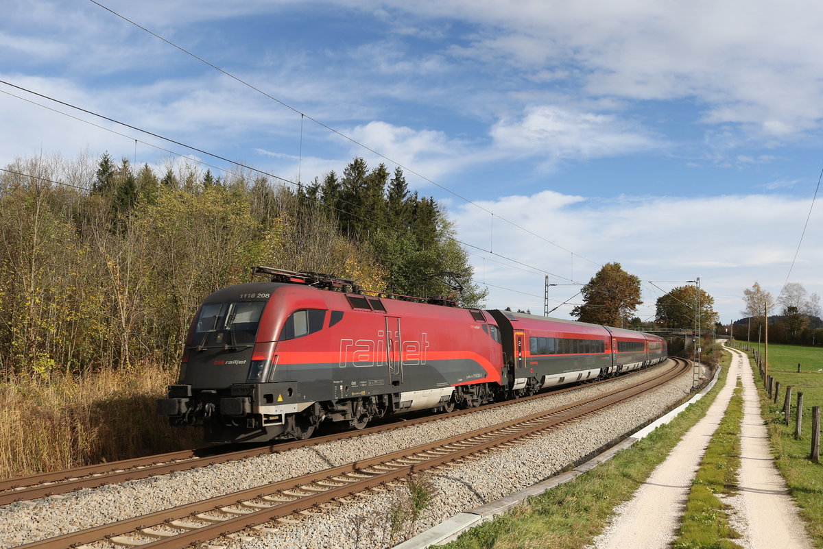 1116 208 aus Salzburg kommend am 3. November 2019 bei Grabenst�tt.