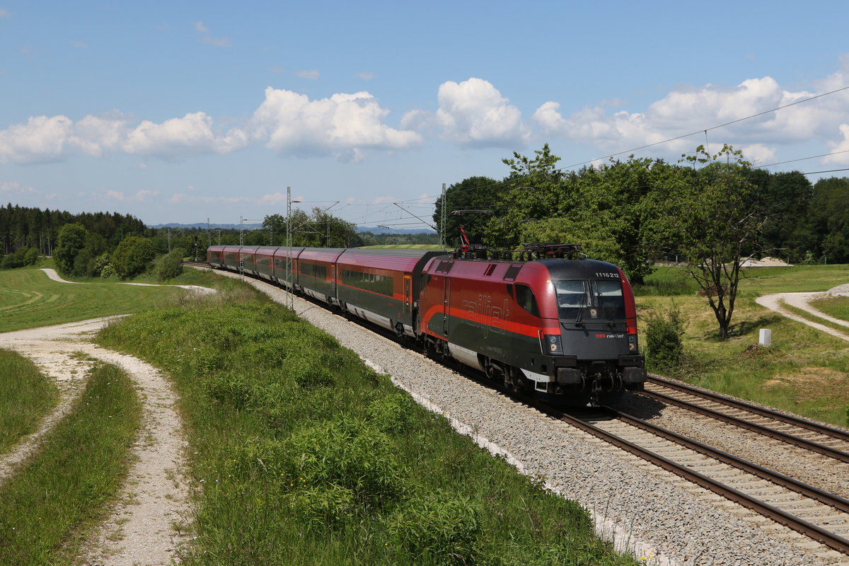 1116 212 unterwegs nach Salzburg am 2. Juni 2020 bei Grabenst�tt im Chiemgau.