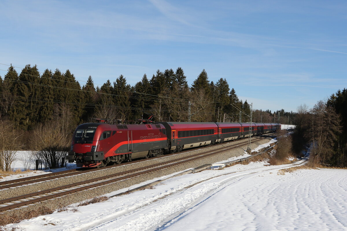 1116 215 aus Salzburg kommend am 27. Januar 2022 bei Grabenst�tt.